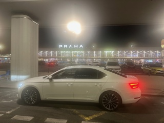 Praha Aiport nocą